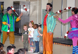 America Supports You: Fort Myer Kids Get to Clown Around