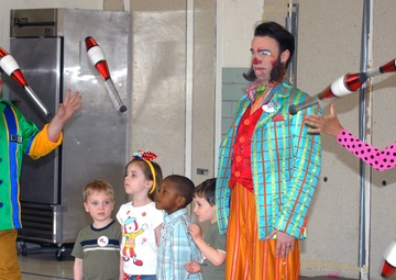 America Supports You: Fort Myer Kids Get to Clown Around