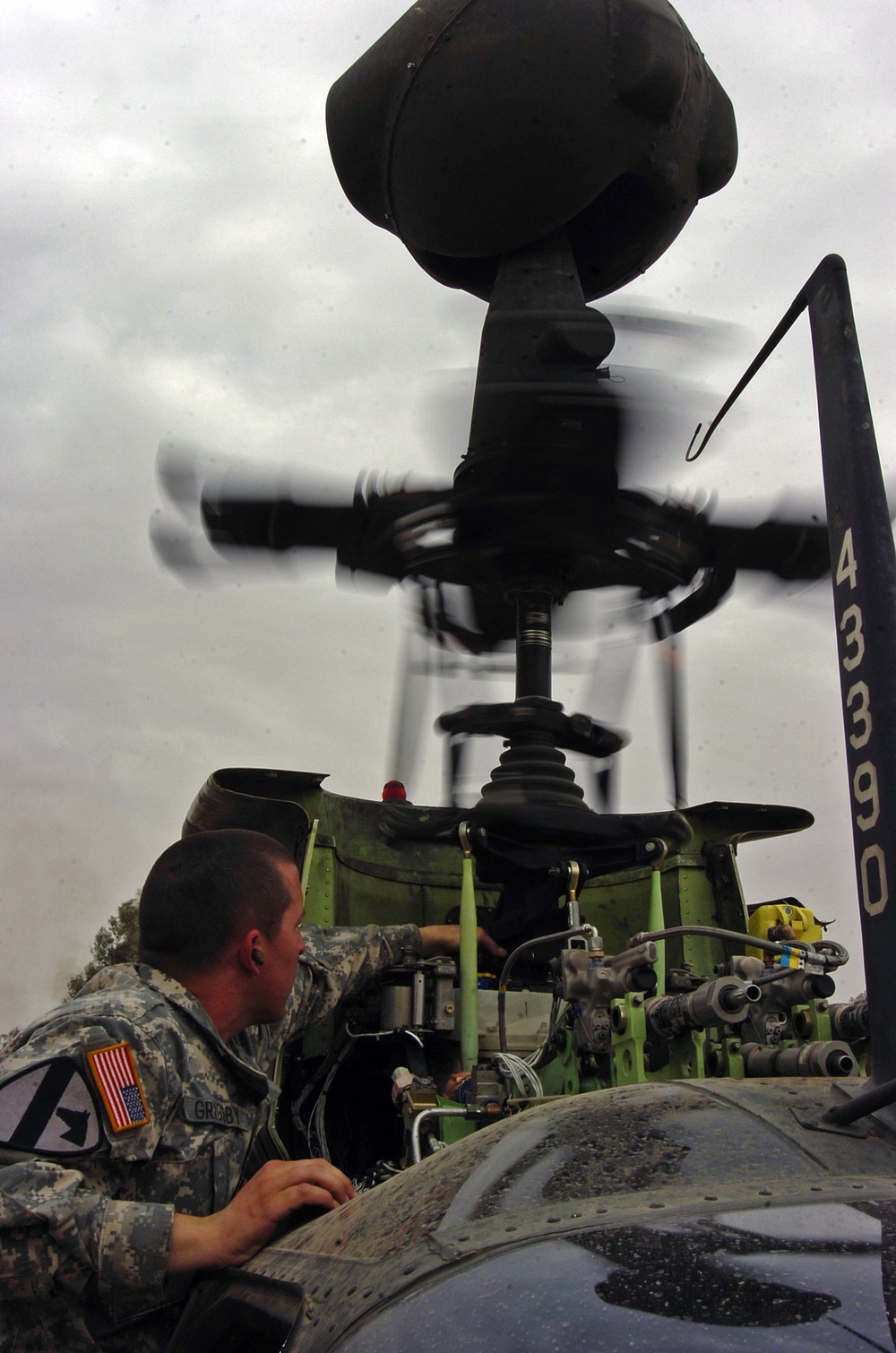 Kiowa Mechanics Maintain Army's Fighting Force in the Sky, Mosul