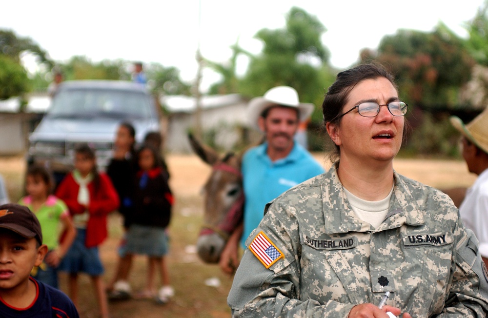 Army Veterinarians: Helping Animals, Helping People