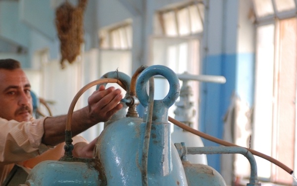 Coalition Forces Visit Water Company in Kut