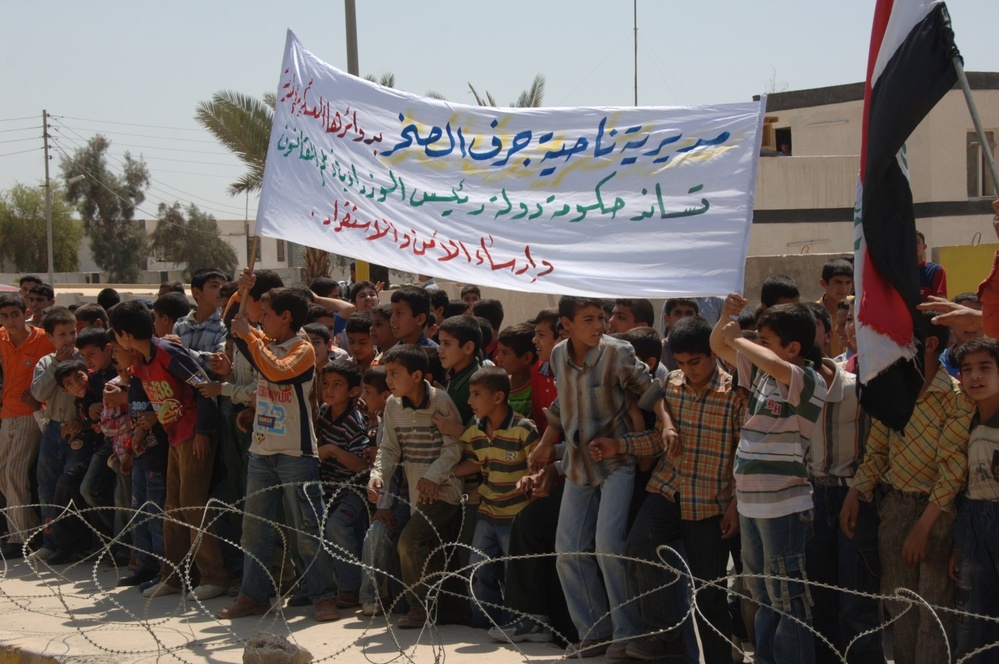 Jurf as Sakhr holds demonstration for peace