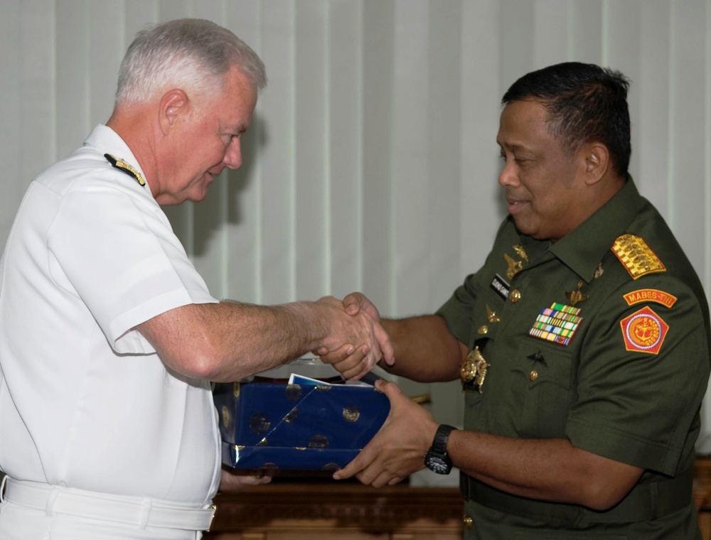 PaCom Chief Lauds U.S.-Indonesian Ties, Urges Closer Cooperation