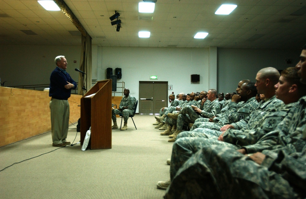 Leaders Visit Camp Arifjan