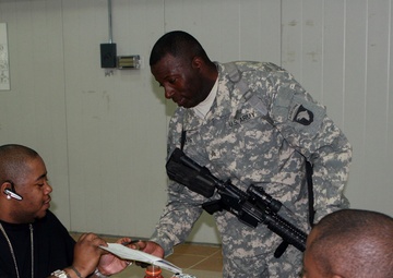 Hip-hop artist Twista visits Iraq