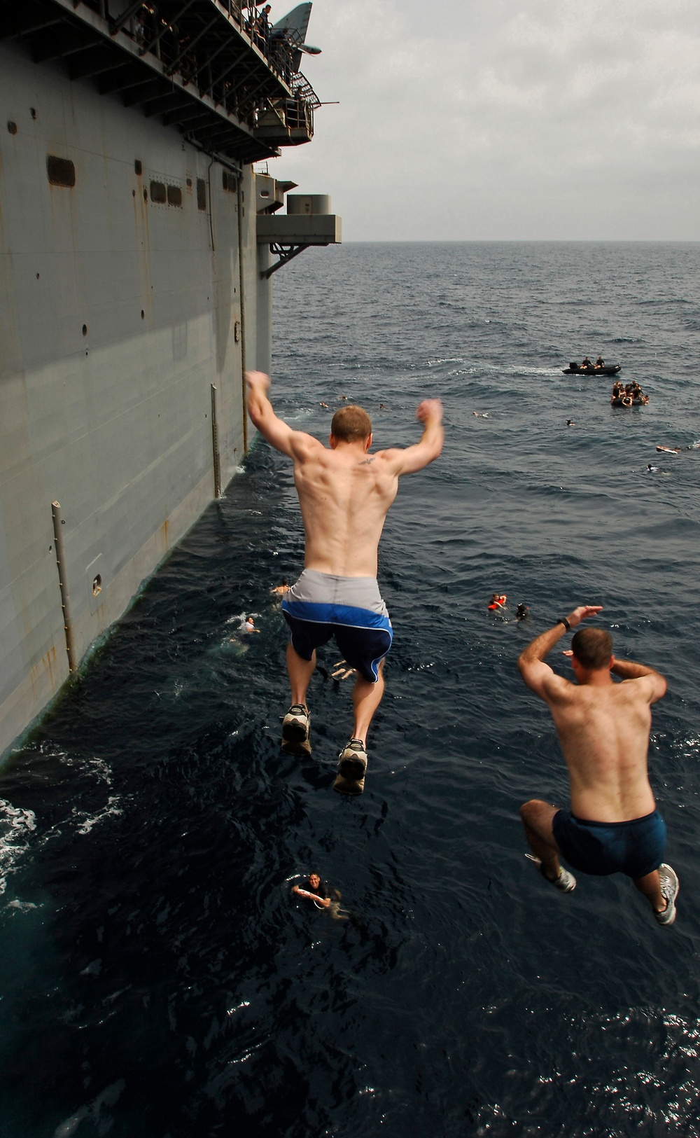 DVIDS Images Tarawa takes a swim in the Gulf [Image 5 of 7]