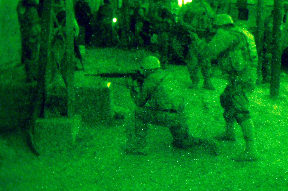 MND-B, IA Soldiers work together to secure Sadr City