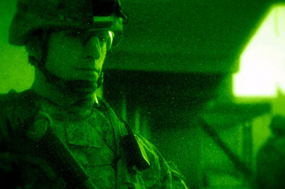 MND-B, IA Soldiers work together to secure Sadr City
