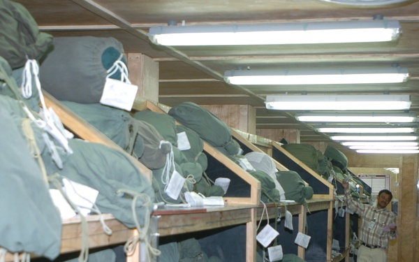 Laundry service keeps Soldiers clean