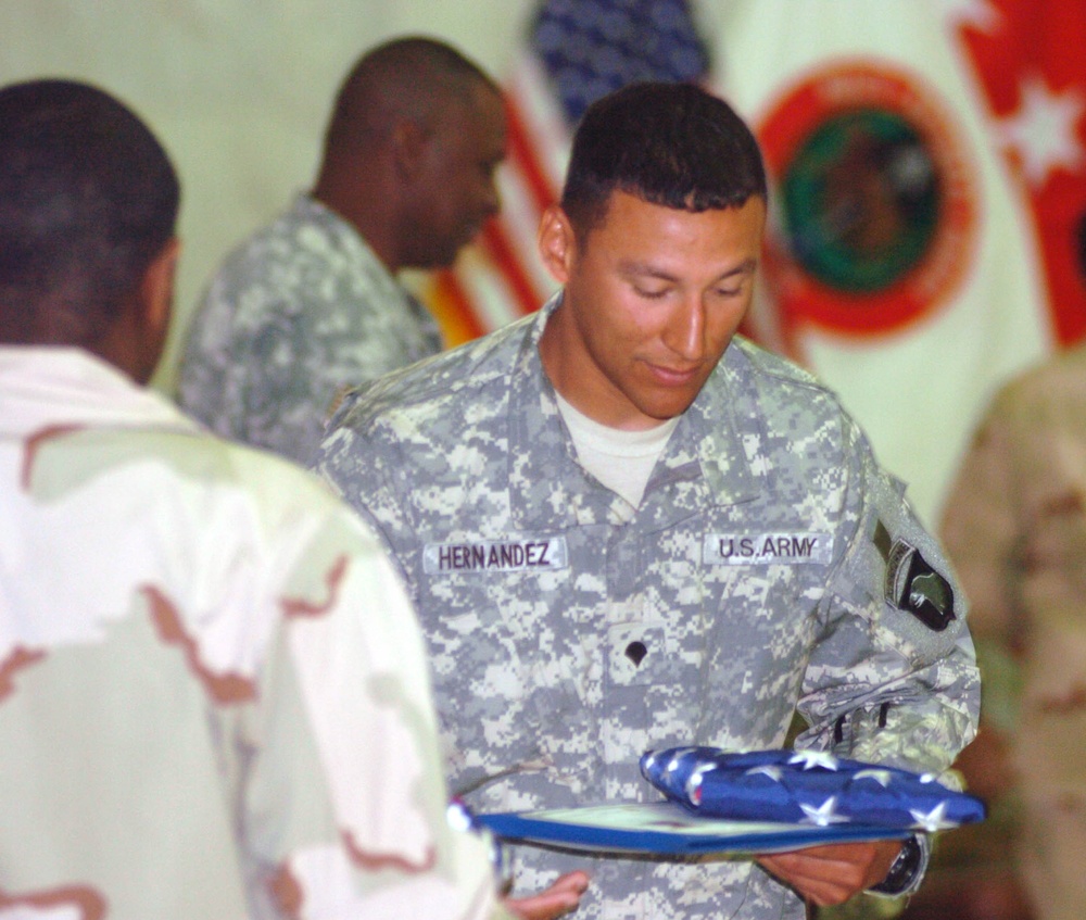 Nine Rakkasans become U.S. citizens