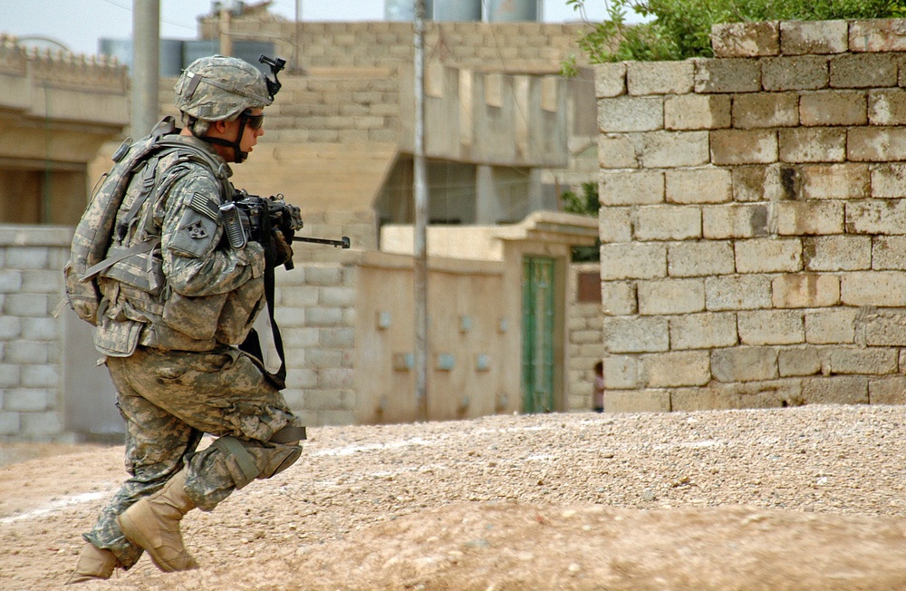 Infantry Soldiers recon Mosul