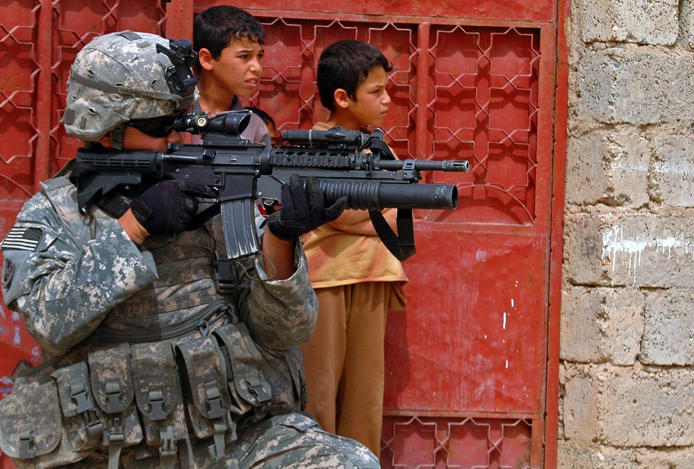 Infantry Soldiers recon Mosul