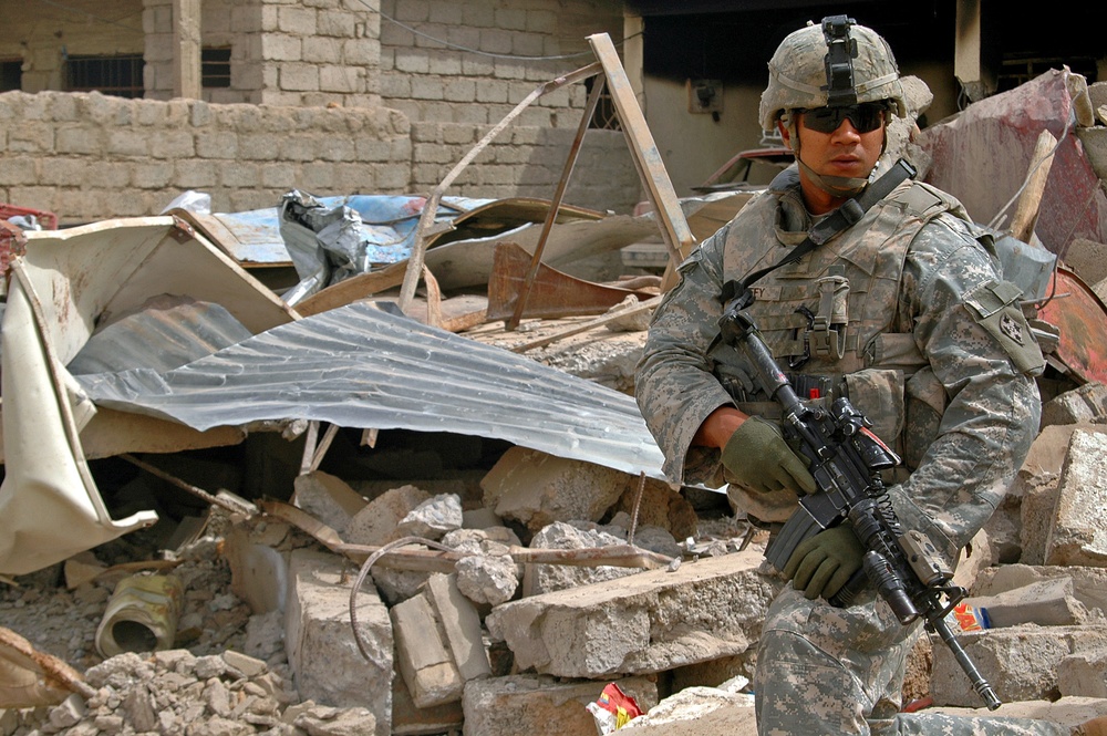 Infantry Soldiers recon Mosul