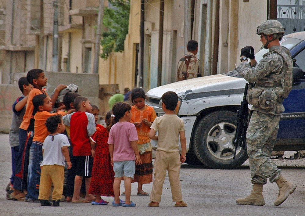 Killer Troop shows softer side to Iraqi children, Mosul