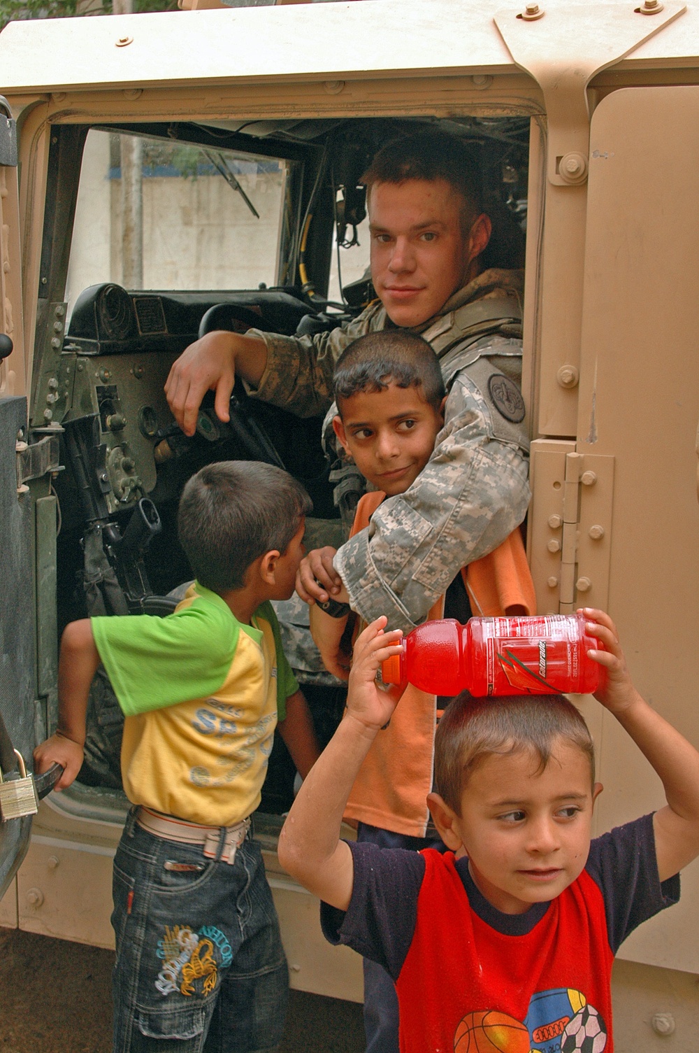 Killer Troop shows softer side to Iraqi children, Mosul