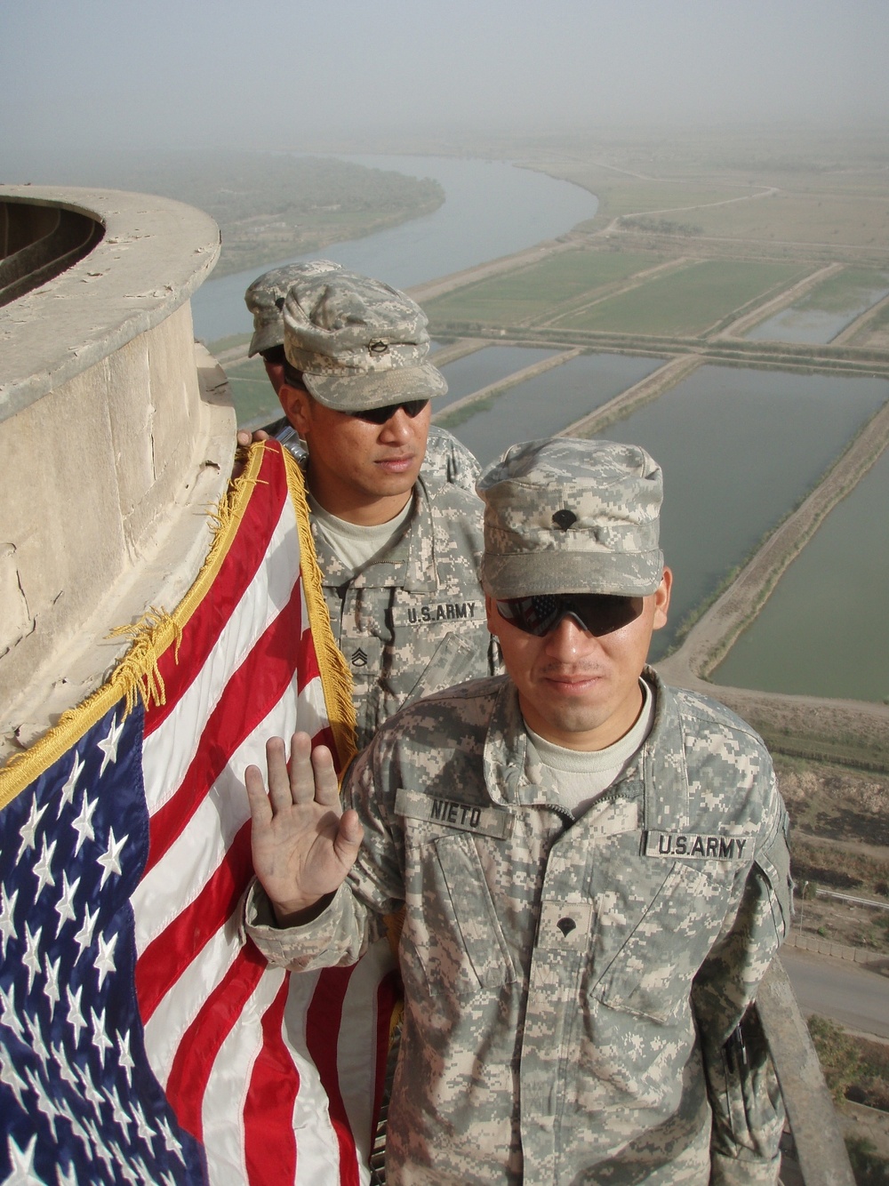 Soldier re-enlists 340 feet off the ground