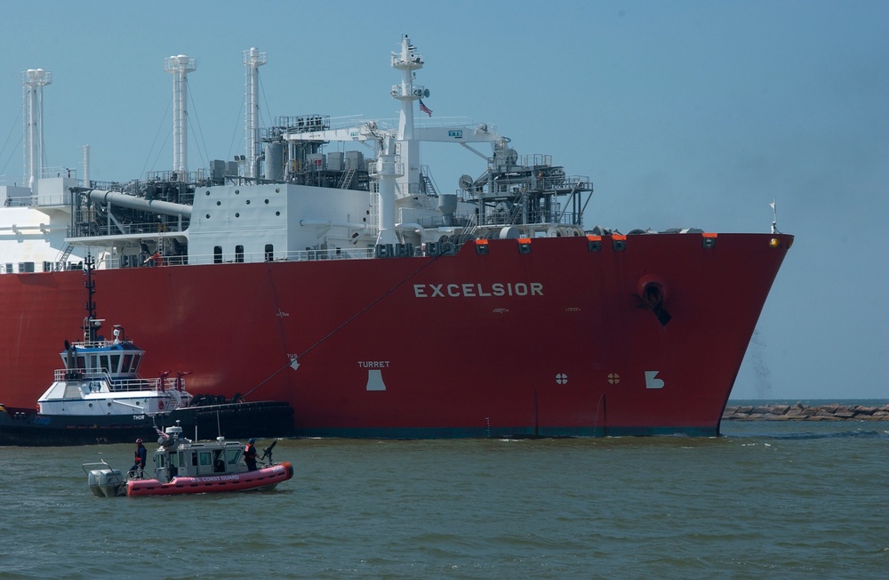 Coast Guard patrol boat passes in front of first LNG Ship to arrive in Freeport