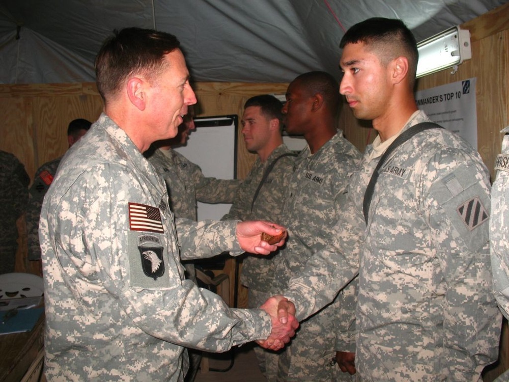 Top U.S. military leader in Iraq visits COP Carver