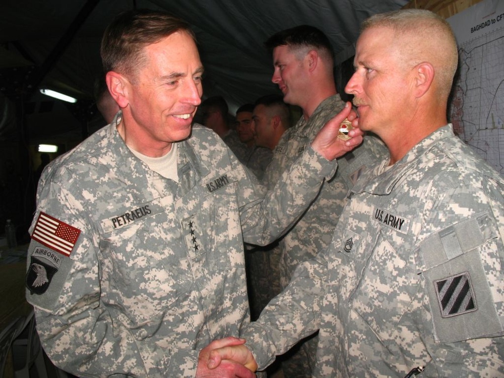 Top U.S. military leader in Iraq visits COP Carver