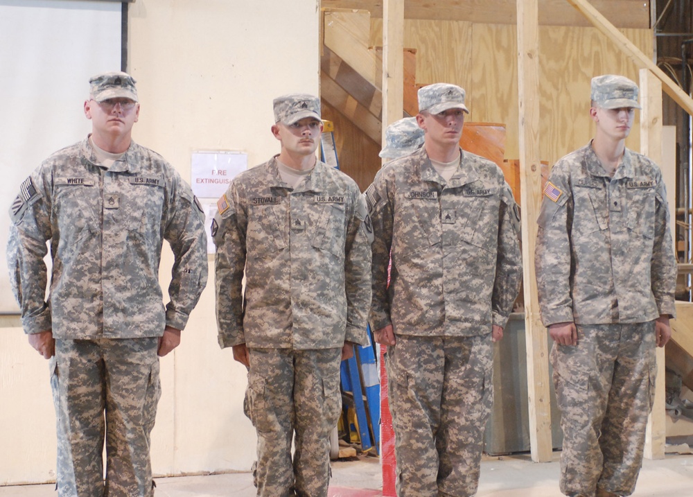 DVIDS - Images - Fort Sill Soldiers awarded for valor [Image 1 of 2]