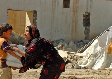 Iraqi Internally Displaced Citizens Receive Aid From IA, 3rd ACR
