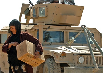 Iraqi Internally Displaced Citizens Receive Aid From IA, 3rd ACR