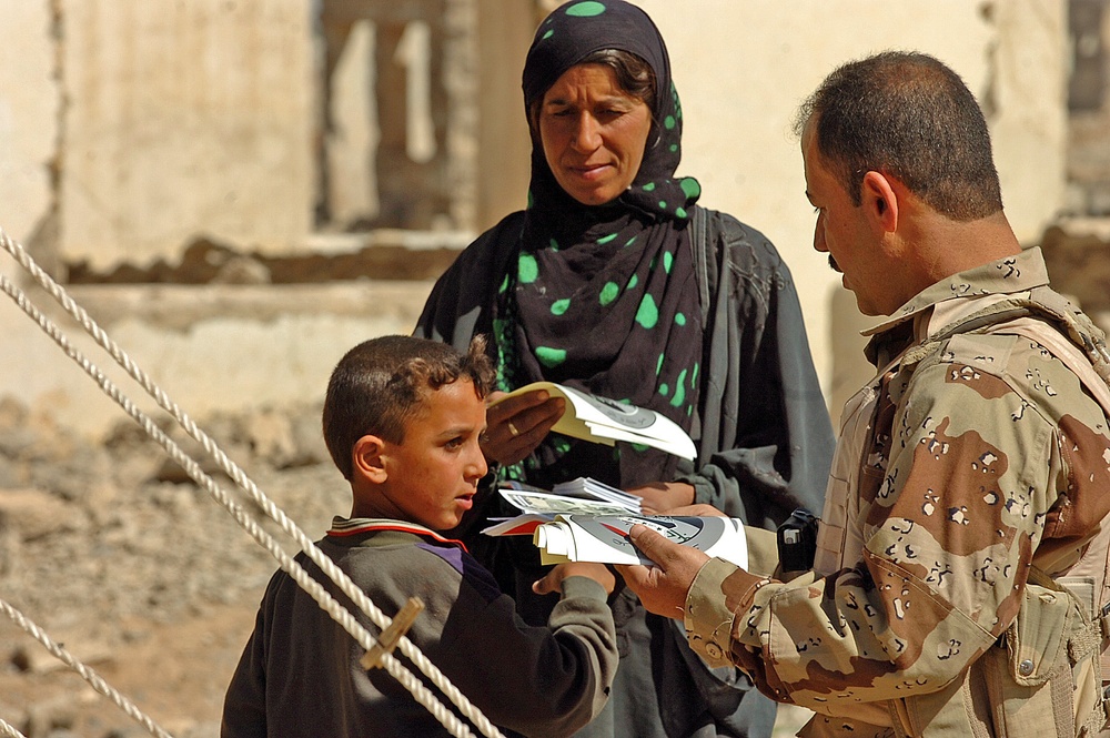 Iraqi Internally Displaced Citizens Receive Aid From IA, 3rd ACR