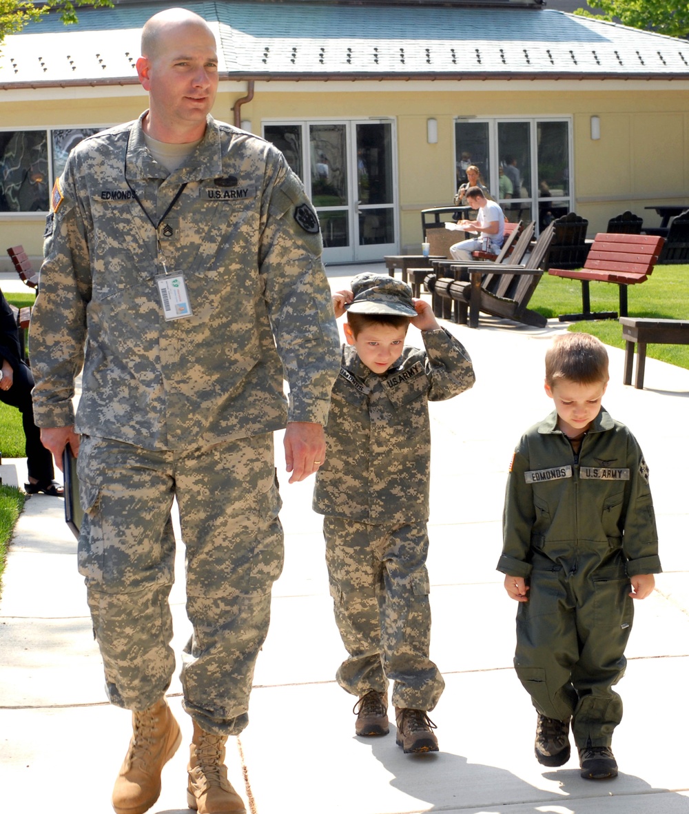 Pentagon Staffers Bring Kids to Work for Fun, Learning