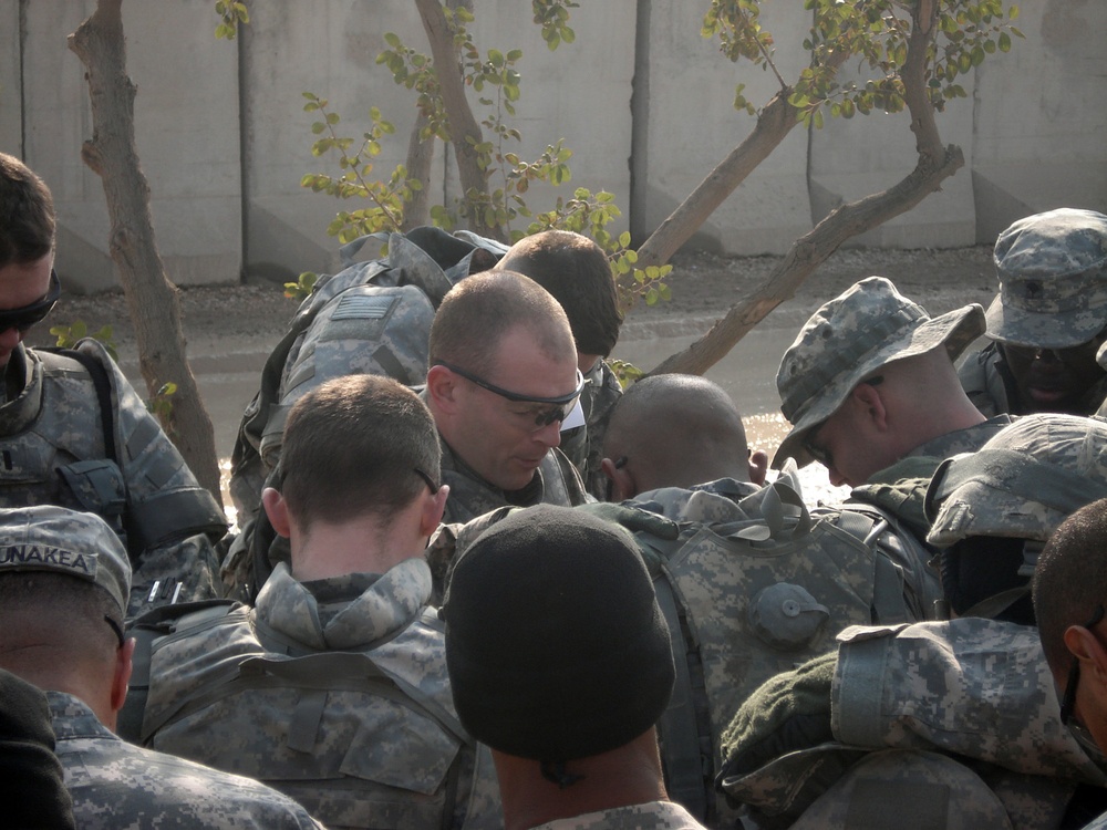 Chaplain leads prayer before mission