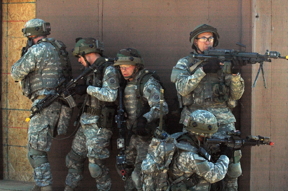 Paratroopers Get Hands-on Training During Live-fire Event