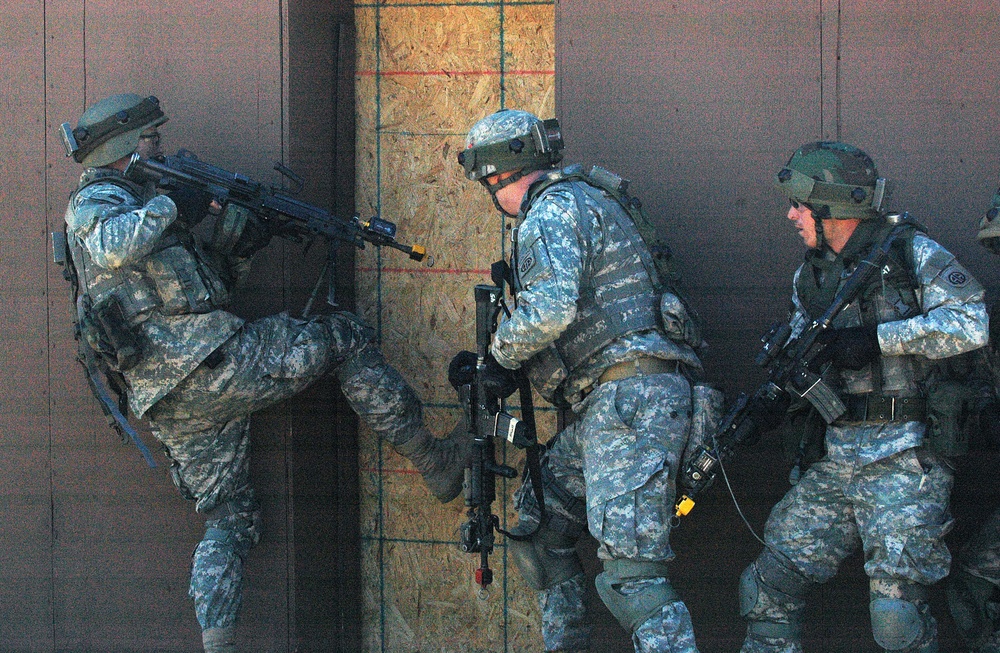 Paratroopers get hands-on training during live-fire event