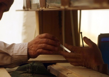 Iraqi police work with Marines at vehicle checkpoint
