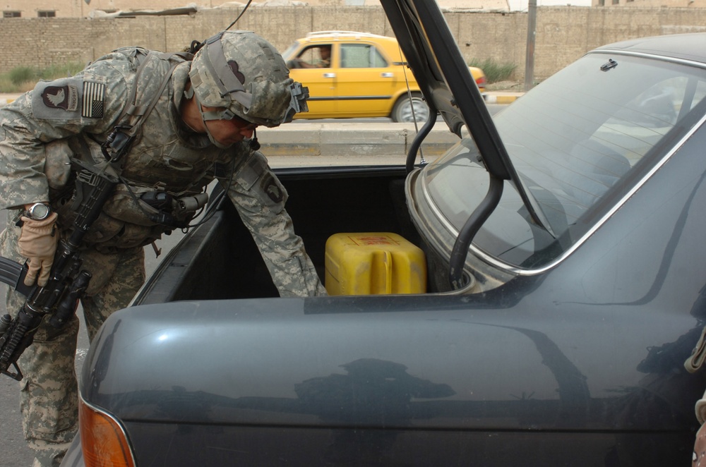 ISF, MND-B Soldiers search vehicles in northwest Baghdad