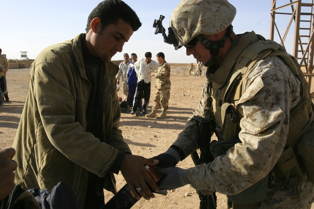 Marines Assist Iraqi Brigade to Secure Western Borders