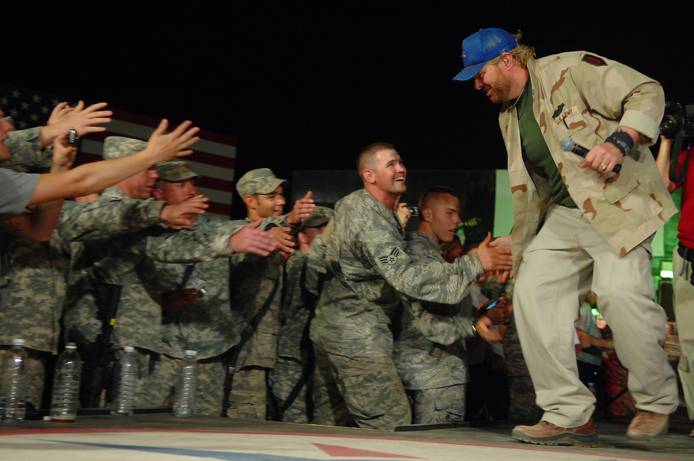 Toby Keith Performs at Balad AB