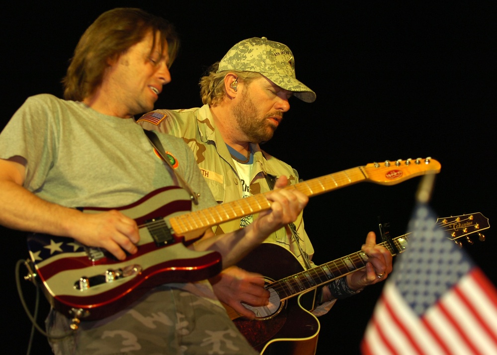 Toby Keith brings country music to Iraq