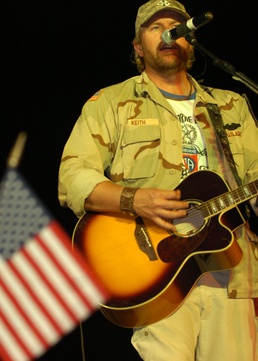 Toby Keith brings country music to Iraq