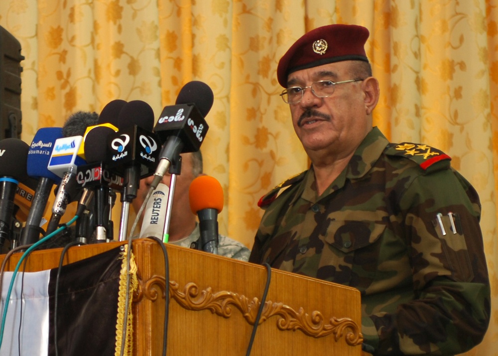 MND-B CG, Iraqi commander discuss Sadr City