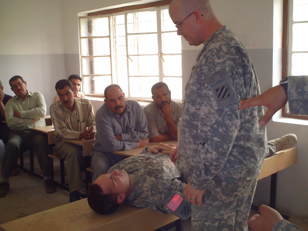 Iraqi teachers receive basic first aid training