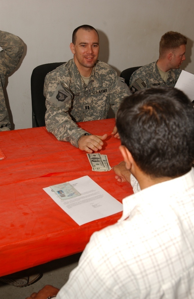 Soldiers, sheikhs work together in claims process