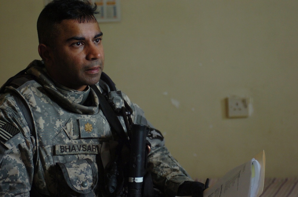 Strike Soldiers visit clinics in western Baghdad: MND-B troops seek to help in life-saving equipment, abilities