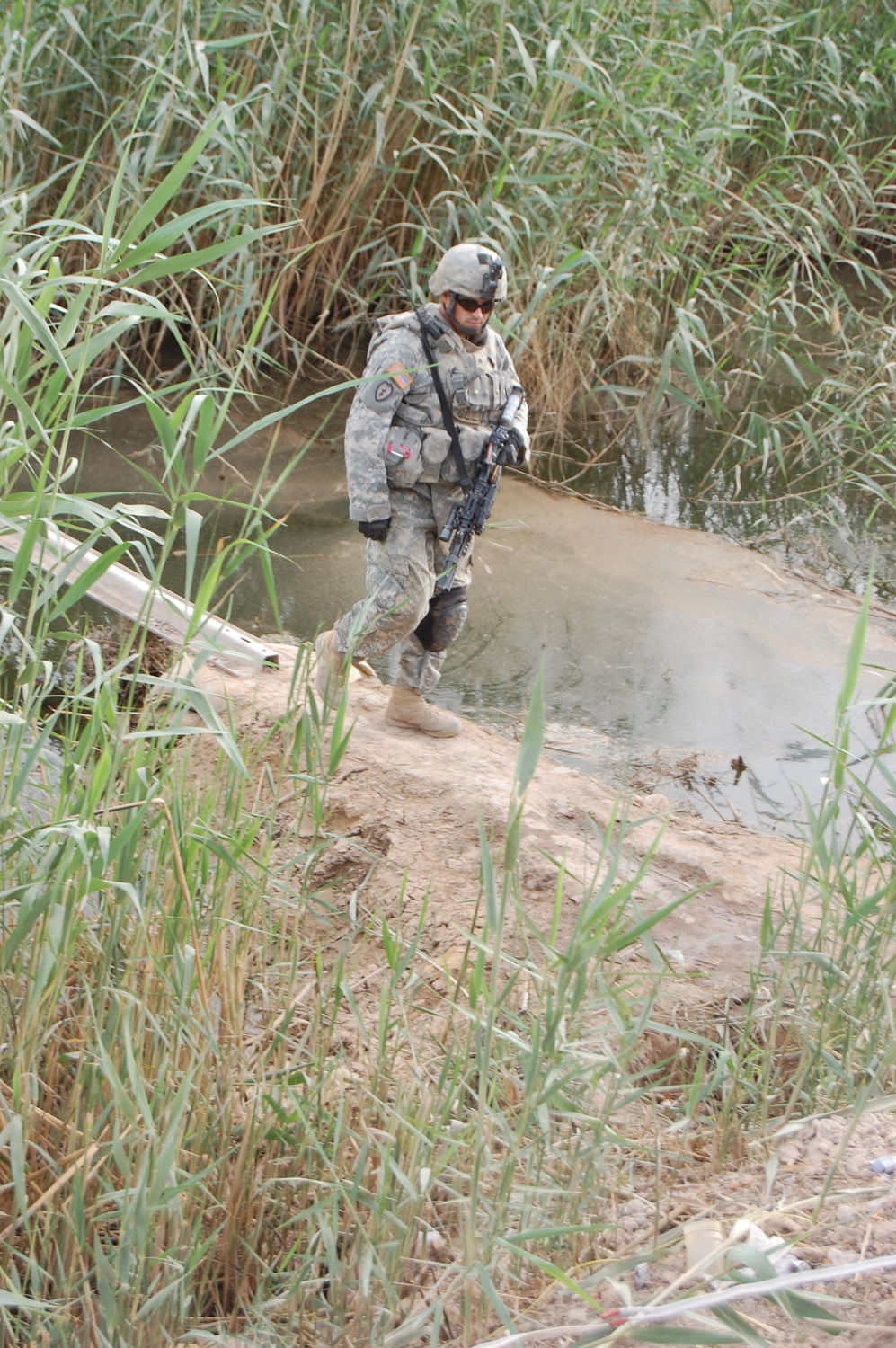 Wolfhounds patrol through Taji in sandstorm