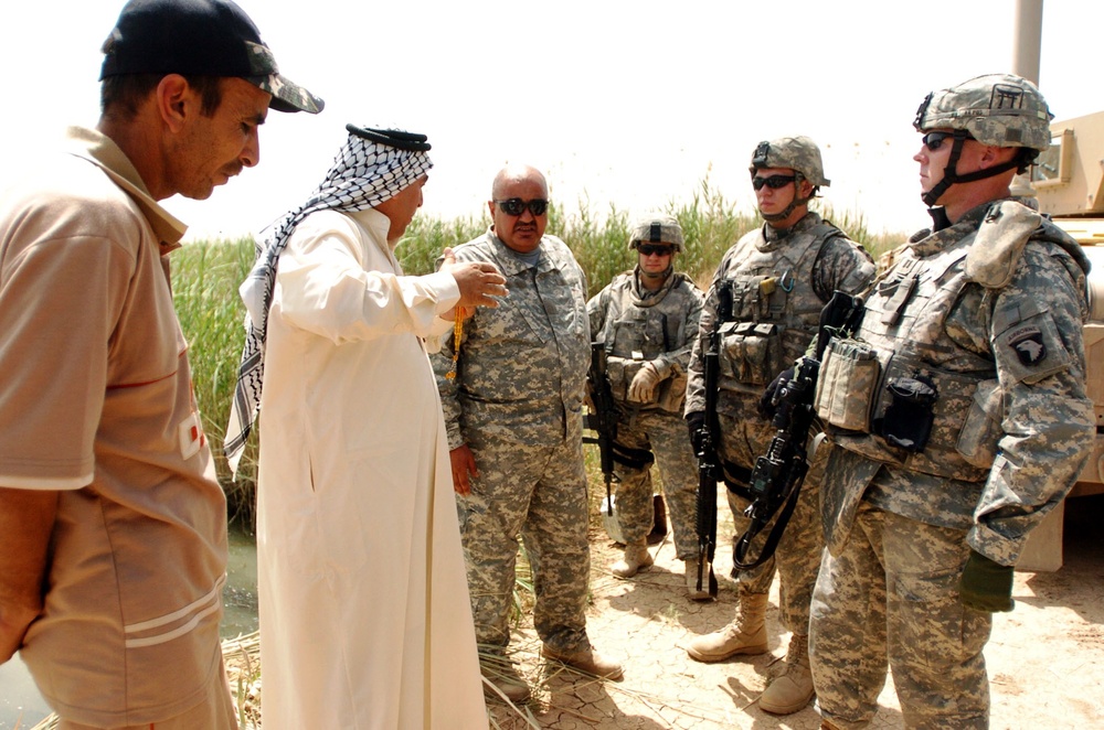 Soldiers Assess Iraqi Fish Farms to Gauge Progress