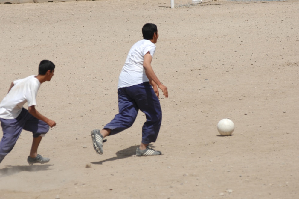 Iraqi children learn at the House of Wisdom