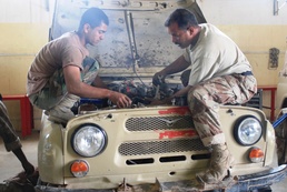 Iraqi Soldiers Prove to Be Skilled Mechanics