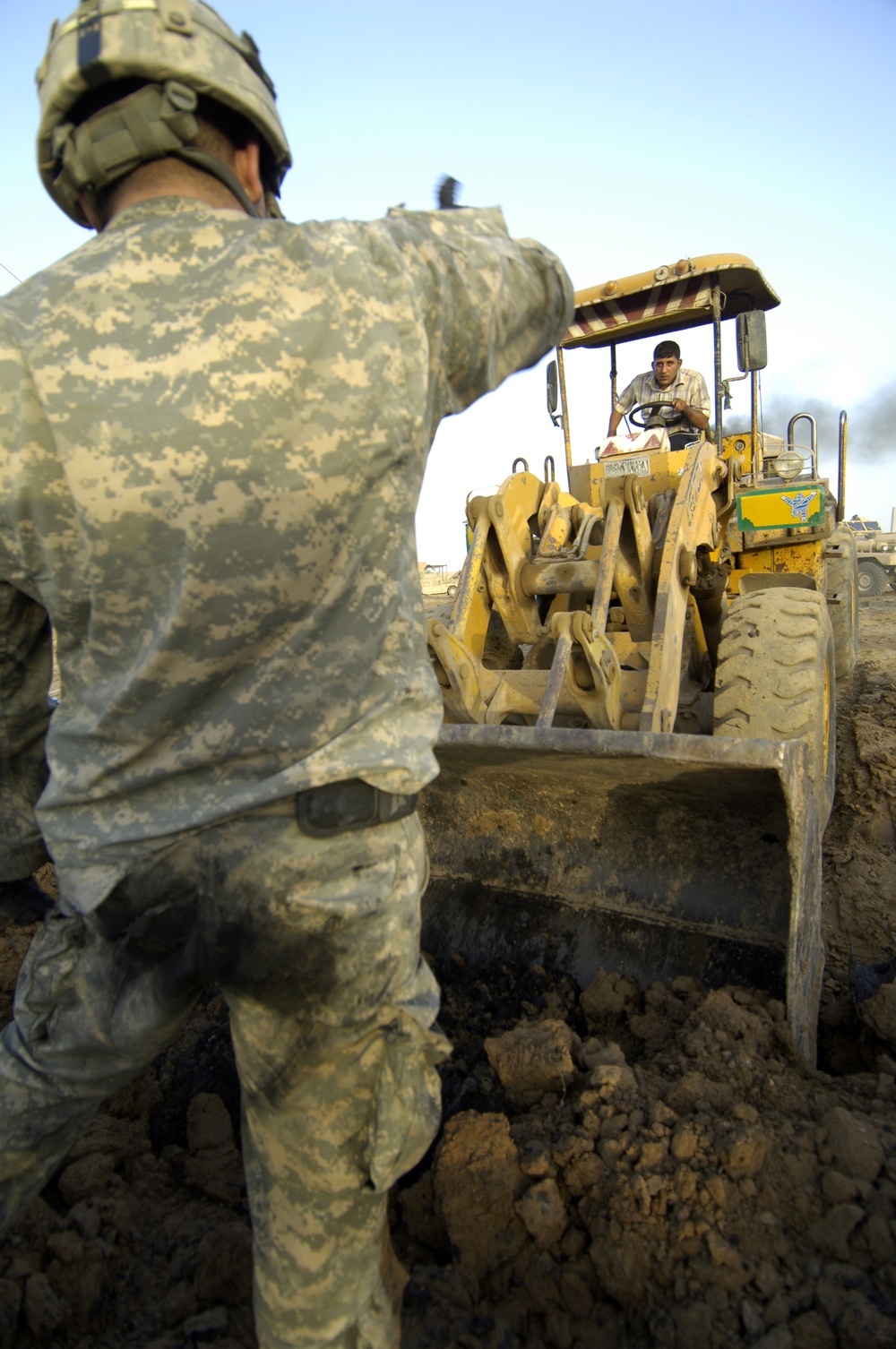 Soldier, Iraqi unearth weapons cache
