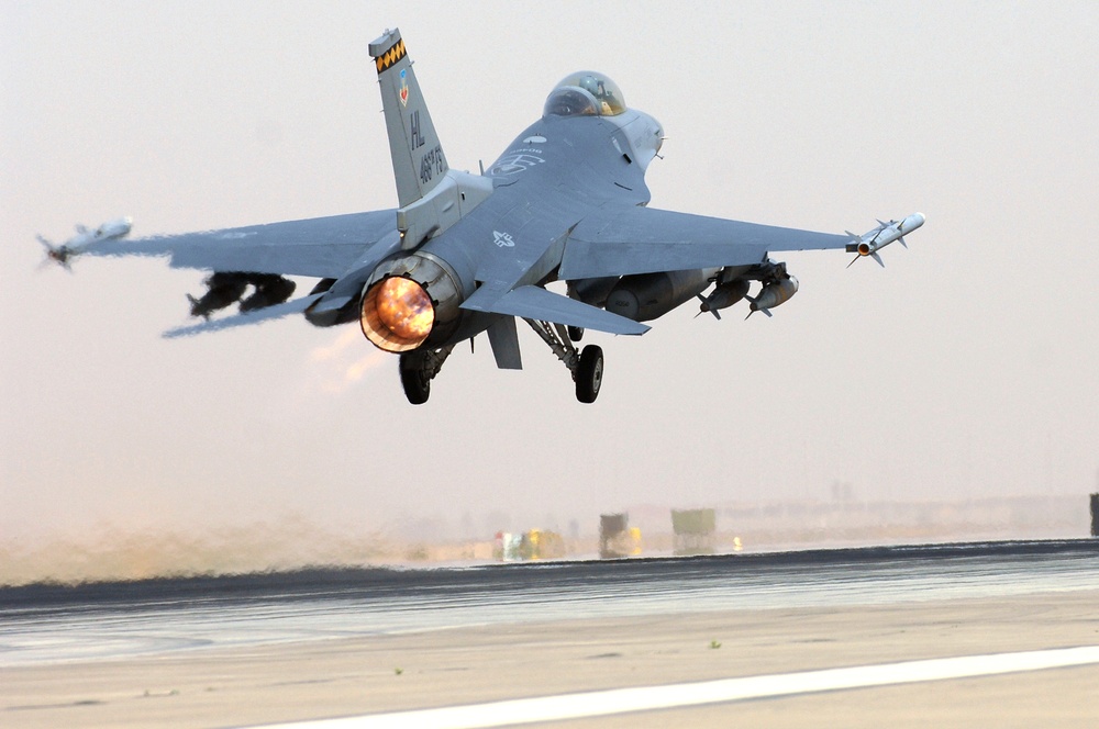 Air Force Pilot Breaks Own World Aviation Record