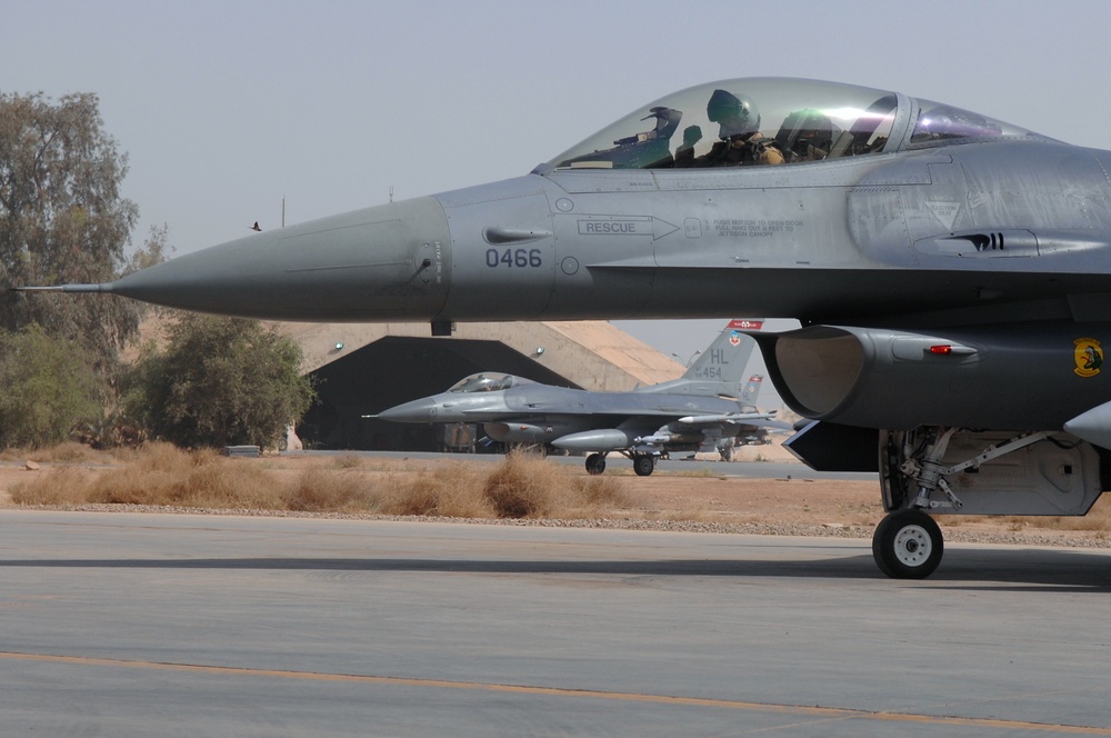 Air Force Pilot Breaks Own World Aviation Record