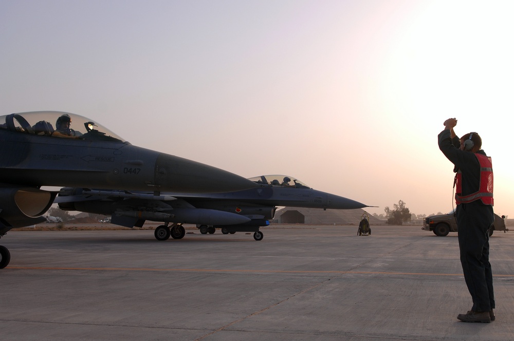 Air Force Pilot Breaks Own World Aviation Record