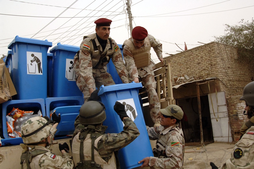 Soldiers grant supplies to Iraqi civilians